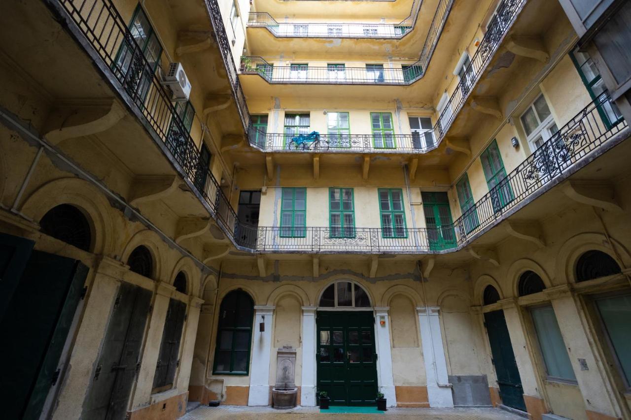 Parliament Exclusive Gallery Apartment *